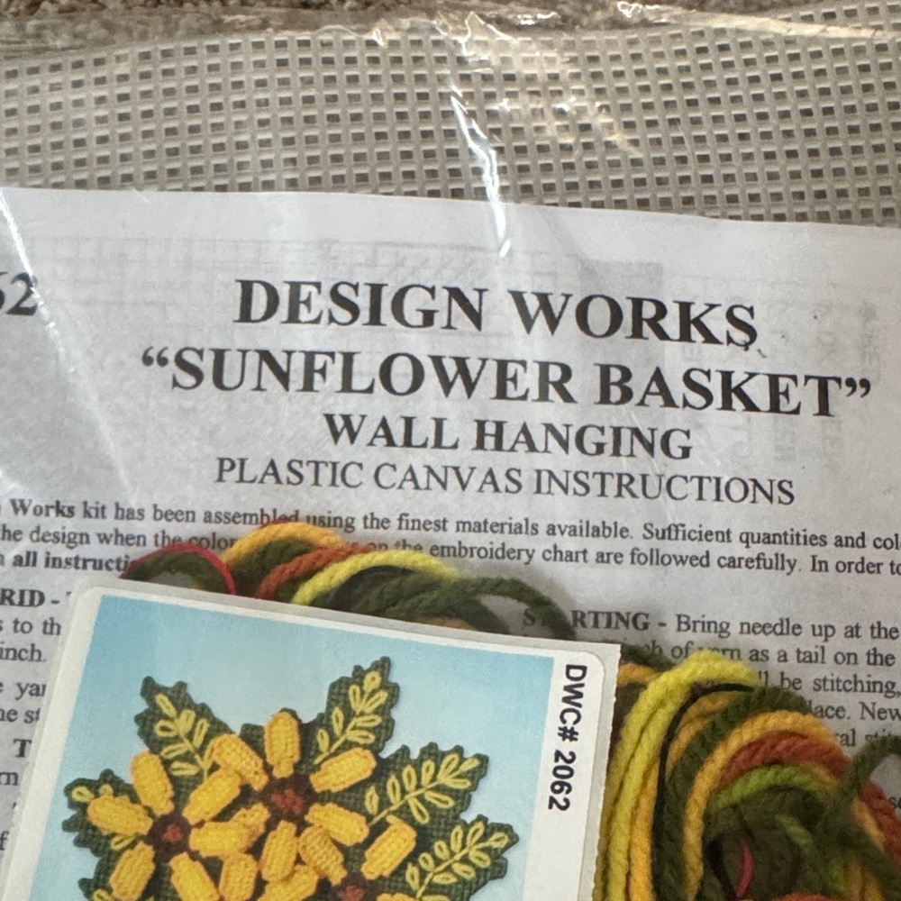 Design Works Sunflower Basket Fiber Art Kit - Picture 3 of 3